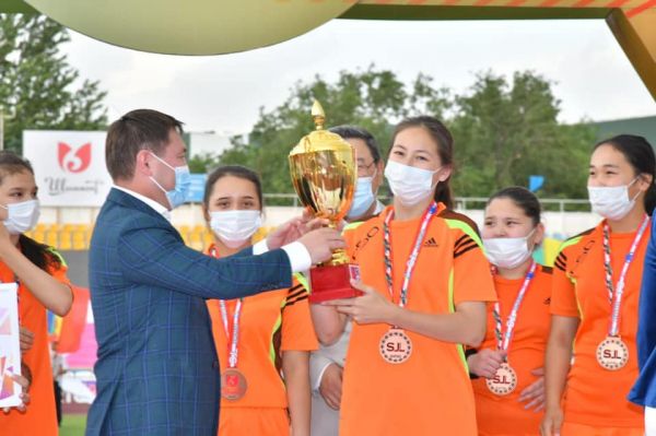 Аким Шымкента наградил победителей «Молодежной лиги Шымкента»