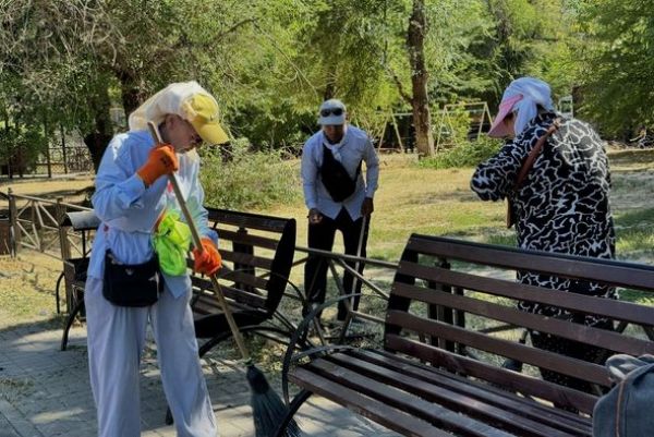 Шымкент: в Абайском и Аль-Фарабийском районах проходит акция &quot;Таза Қазақстан&quot;