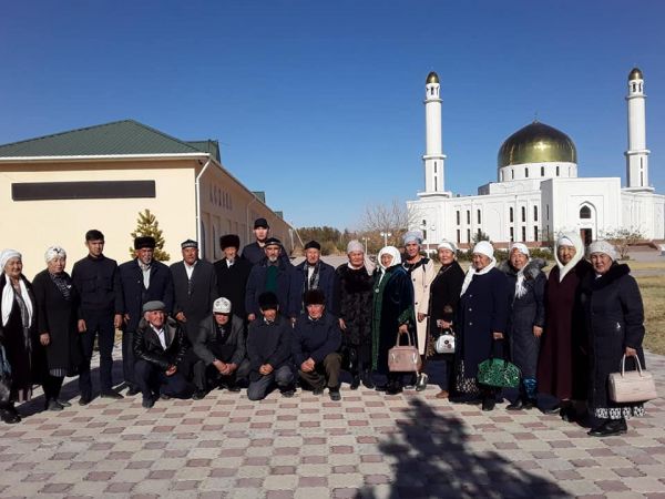 Түркістан облысы: Қазығұрт ауданы әкімдігі батагөй қарияларды саяхатқа алып шықты