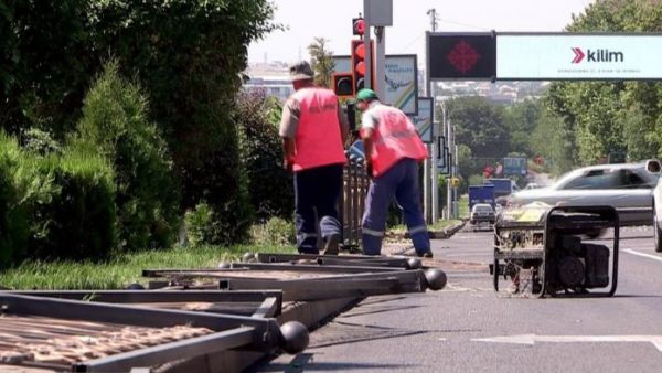 Шымкент: Қонаев даңғылындағы темір қоршаулар алынды