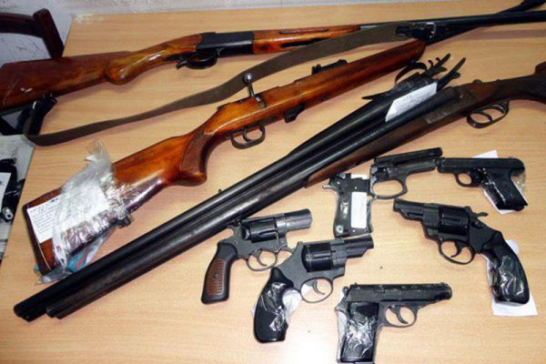 35 незаконно хранящихся оружий добровольно сдали в полицию шымкентцы