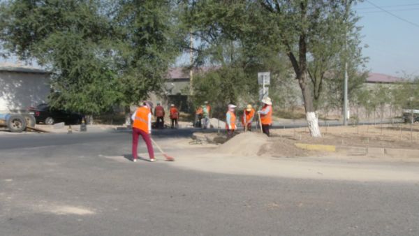 Шымкент: индустриялық аймаққа апарар жолдың төңірегі көріктендіріліп жатыр