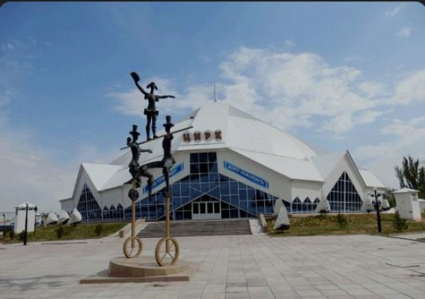 Артиста Шымкентского цирка отметили