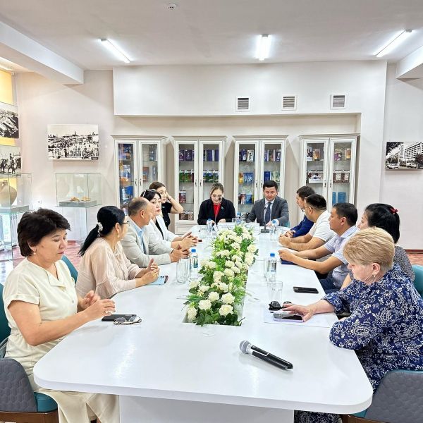Шымкент: Депутат Сената встретилась с представителями сферы культуры и искусства