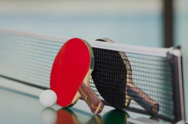 Проходит турнир по настольному теннису среди особенных юношей