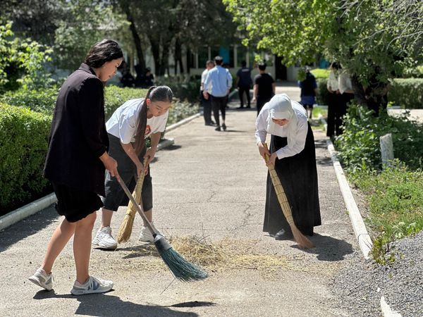 В ШЫМКЕНТЕ В РАМКАХ НЕДЕЛИ «ӨНЕГЕЛІ ҰРПАҚ» МОЛОДЕЖ ПОСЕТИЛА ДОМ ПРЕСТАРЕЛЫХ