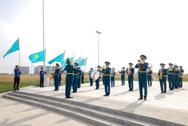 В Шымкенте в честь Дня Республики торжественно подняли Государственный флаг